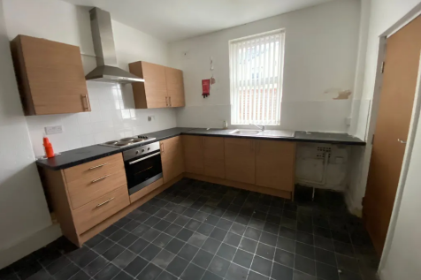 Recently refurbished 1-bedroom flat in Bootle finished to a high standard throughout. The property benefits from modern interiors, gas central heating, double glazing, excellent transport links, and a