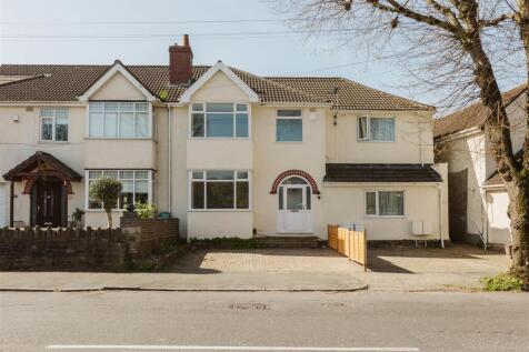 An opportunity to purchase an immaculate three bedroom home plus two one-bedroom flats. Offering a wide range of uses, the property would make an ideal investment, or opportunity to incorporate the ad