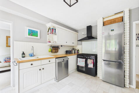 CAM01354G0-PR0516-STILL005