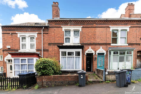 A FIRST FLOOR MAISONETTE located in Stirchley. The property boasts, entrance hallway, living room, 1 double bedroom, separate kitchen and bathroom. Benefitting from roadside parking, offered unfurnish