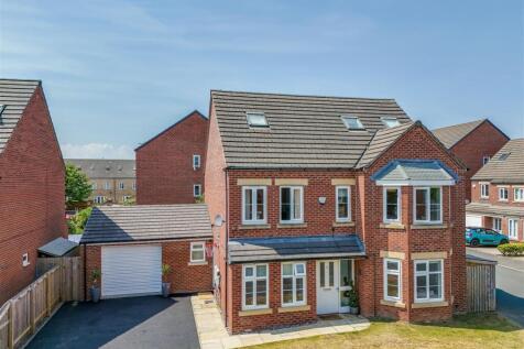 Situated in Thorpe is this substantial SIX bedroom detached family home with an OUTSTANDING kitchen/dining/family room, CONTEMPORARY fitted bathrooms, a LANDSCAPED rear garden and off road PARKING to