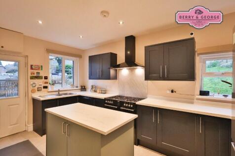 KITCHEN / BREAKFAST