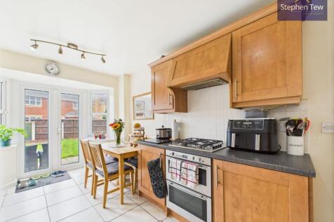 Kitchen/ Dining Room