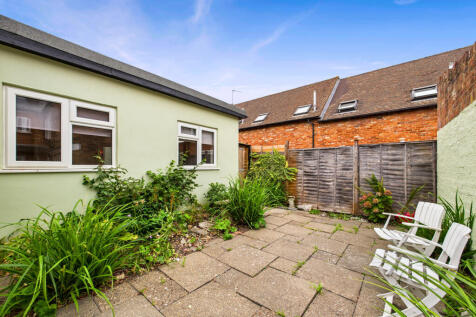 CAM01354G0-PR0580-STILL010