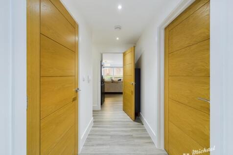 CAM02773G0-PR0024-STILL017