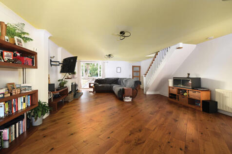 28 Darby Green La...