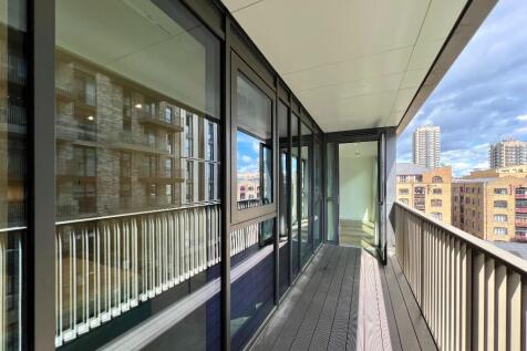London Dock | Merino Wharf | Spacious Two Bedroom | Prime Central Position