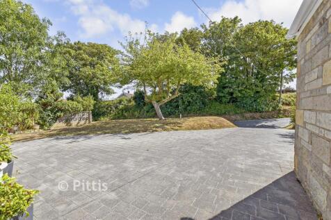 Driveway/Parking