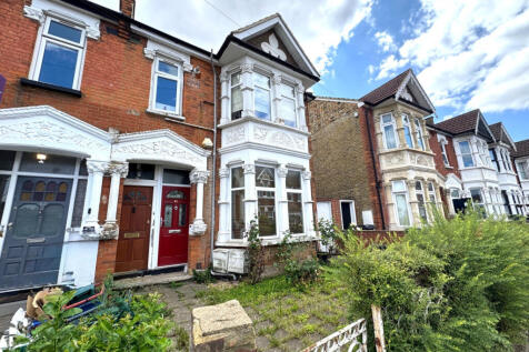 Avonwick Road, Hounslow, TW3 4DX