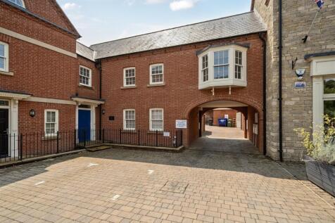 27 Moat Lane, Towcester