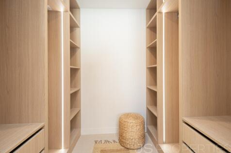 Modern luxury home with pool in a prime location in Puerto Pollensa