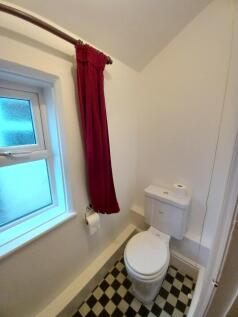 FITTED CLOAKROOM 