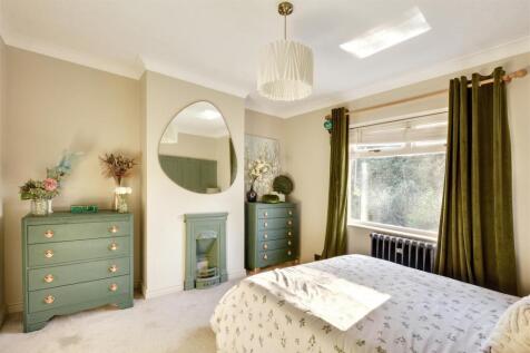 Bedroom 1_1.jpeg