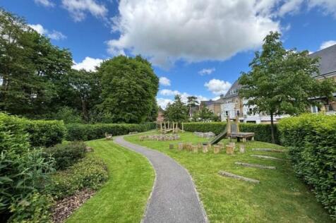 COMMUANL GROUNDS