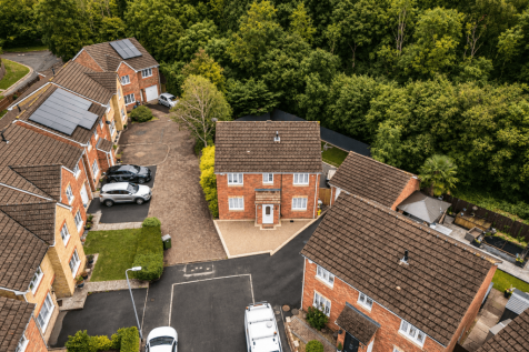 4 bedroom, Detached Family home with a Garage.