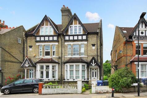 LONG LET. This one bedroom flat benefits from a great location moments from West Ealing Station (Elizabeth line).