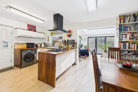Open plan kitchen/diner: