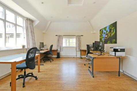 8 bed, 5 bath Detached in Sheffield - Photo 48