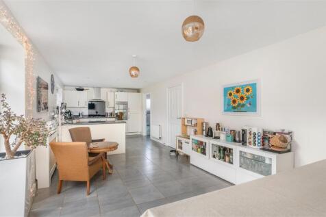 28 Swift Drive, Bodicote-12.jpg