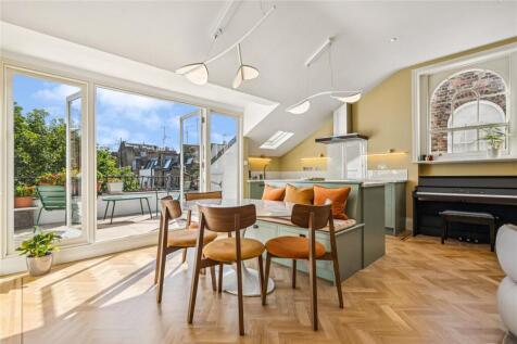 Kitchen / Reception
