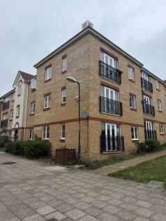**2 BED GROUND FLOOR APARTMENT** Maceys Estates are pleased to offer FOR RENTAL this TWO BEDROOM ground floor apartment situated in the popular West Thamesmead area. Ideally located with go...