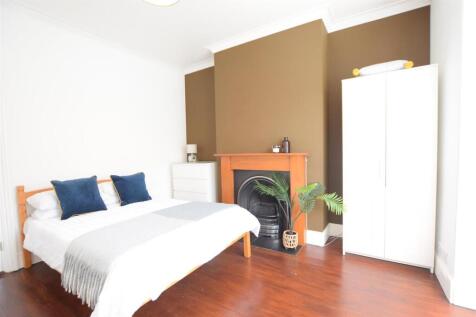 4 Bedroom Terraced in LN1 1QF