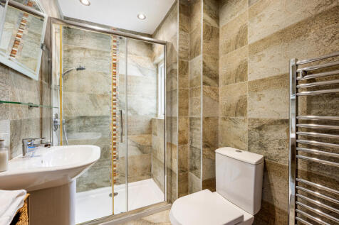 17 11A Smith St Shower Room