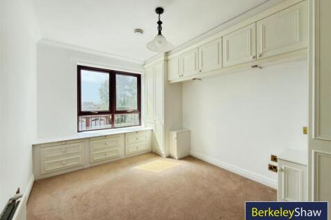 Bedroom 1 (En-suite)