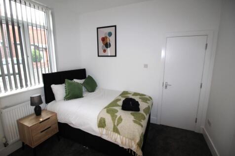 5 Bedroom House in WN6 7EG