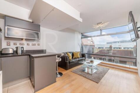 This modern and bright one bedroom apartment, with floor to ceiling windows and a south-facing reception, secluded position and excellent specifications, is available for lease exclusively through Pri