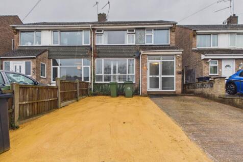 3 Bedroom Semi-Detached in WR2 5PS