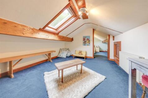 Attic Lounge / Potential Bed 6