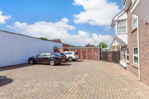 Driveway/Parking