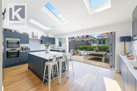 Bridgewood Road, Worcester Park - KT4 8XS