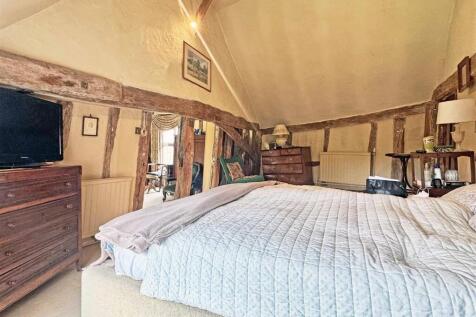 Master Bedroom b.jpg