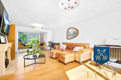 Logo Luxe (23 of ...