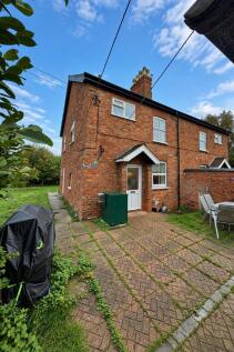 3 Bedroom Semi-Detached in LN4 2RT