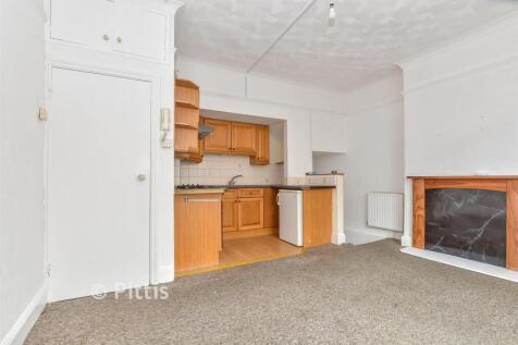 Lounge/Kitchen