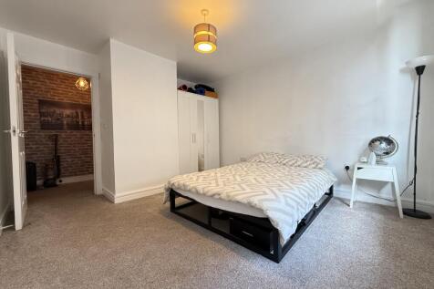 AVAILABLE 7TH AUGUST - Modern 2-bed apartment in the sought-after Langley Building on Dale Street, in the heart of Manchester's Northern Quarter. Offering stylish open plan living, a contemporary bath