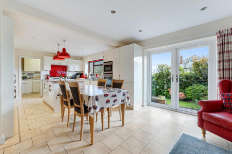 24 Burfield Drive-23.jpg