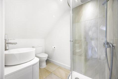 En suite to bedroom 1