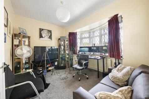 No.61 &#39;B&#39; First Floor 1 bed 4