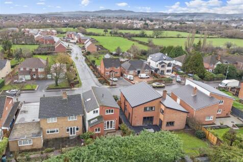 3 Bedroom House in WR5 2BU