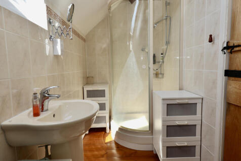 1st floor shower room