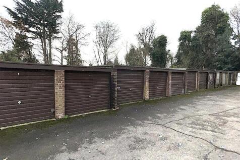 COMMUNAL GROUNDS & PARKING