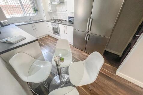 £105.00pppw - AVAILABLE FOR THE 26/27 ACADEMIC YEAR - 1 BED IN A 6 BED HOUSE SHARE WITH 3 BATHROOMS - KENSINGTON LOCATION