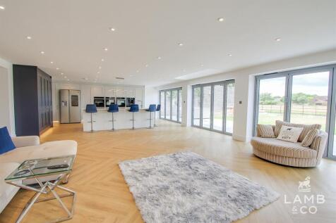 KITCHEN/FAMILY ROOM