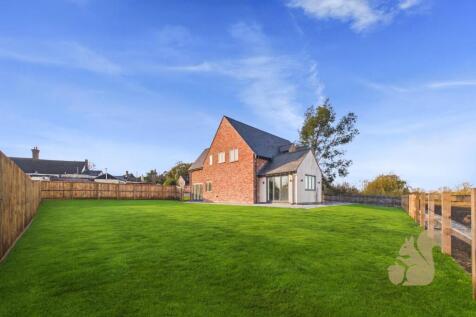 Stows Hill - Rear Garden .jpg