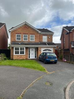 4 bed detached house to rent Vicarage Grove, Wins