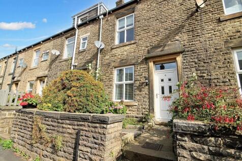4 Bedroom House in OL15 9JZ